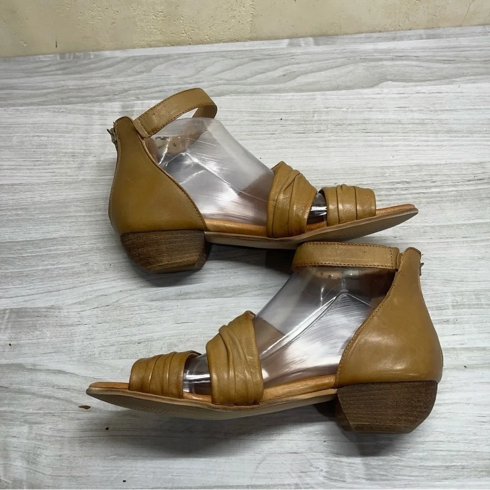 Miz Mooz Cassie Brown Tan Leather Strappy Buckle Sandal Women’s size EU 38